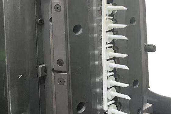 স্টেপ মেডিকেল প্লাস্টিক ইনজেকশন ছাঁচ কাস্টমাইজড কম খরচে ছাঁচ নকশা ও উত্পাদন